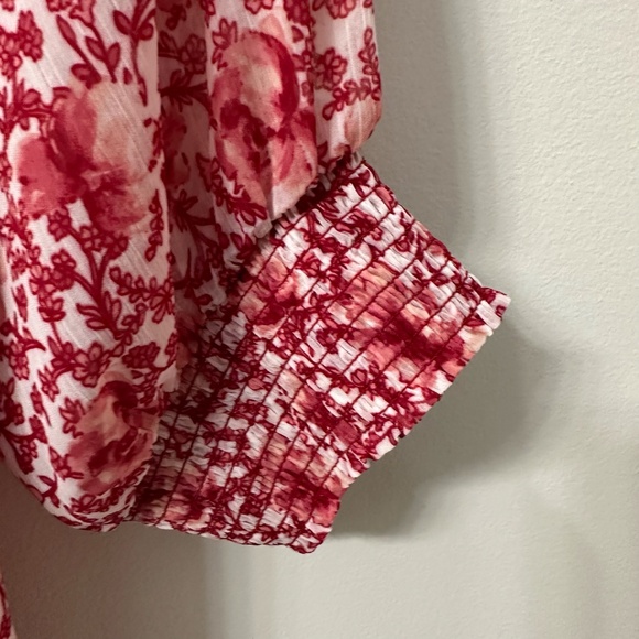 BB Dakota by Steve Madden Red/Pink Floral V Neck Peasant Top Women’s Medium - Picture 5 of 16